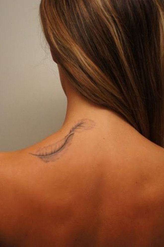 tatouage omoplate gauche ou droite