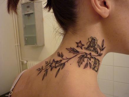 tatouage omoplate nuque