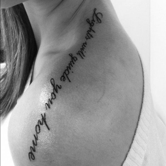 tatouage omoplate nuque