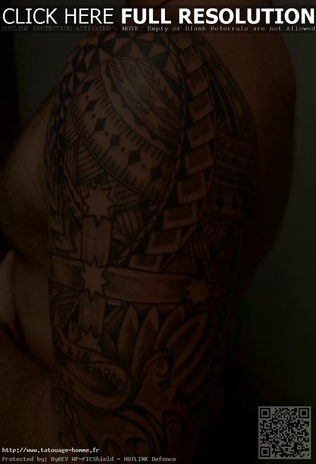 tatouage omoplate pour homme