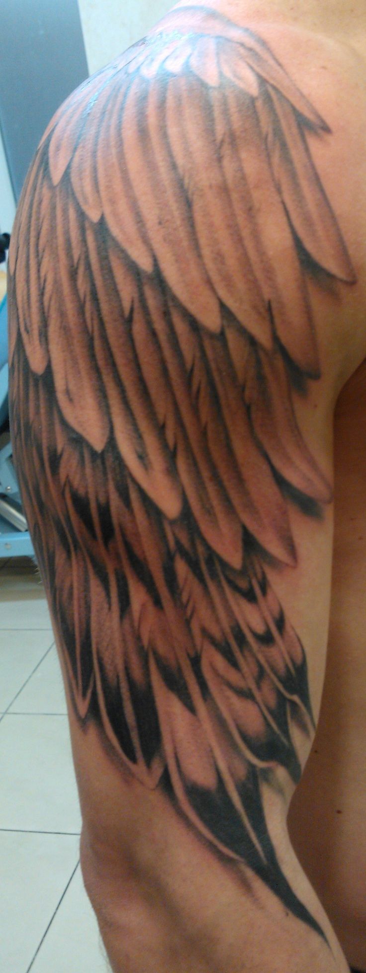 tatouage omoplate soutien gorge