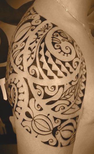 tatouage omoplate soutien gorge