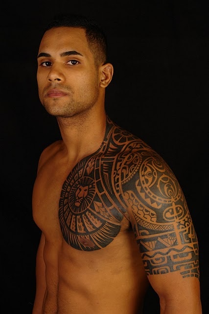 tatouage pectoraux bras