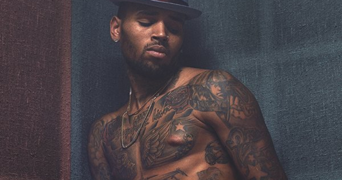 tatouage pectoraux chris brown