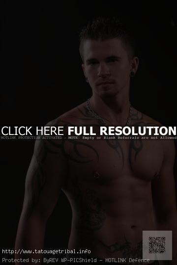 tatouage pectoraux épaule bras