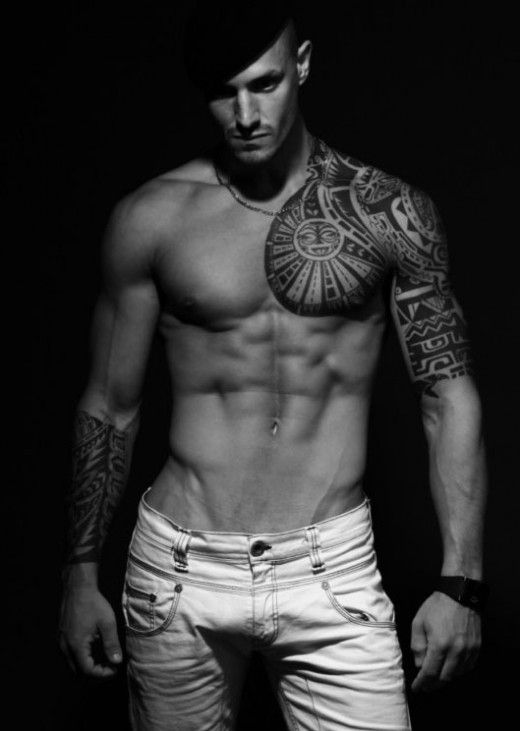 tatouage pectoraux épaule bras