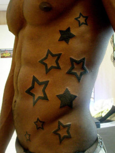 tatouage pectoraux etoile