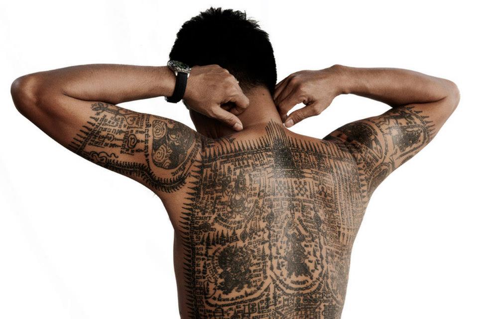 tatouage pectoraux mal