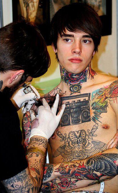 tatouage pectoraux old school