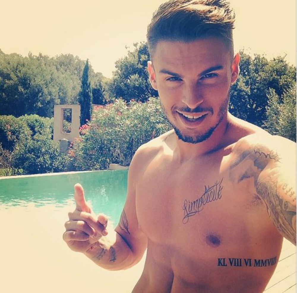 tatouage pectoraux prenom