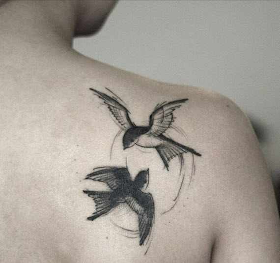 tatouage petit oiseau noir