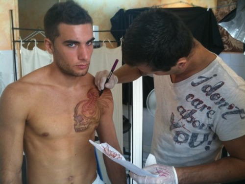 tatouage phoenix pectoraux