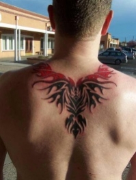 tatouage phoenix tribal dos homme