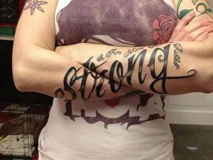 tatouage phrase avant bras homme