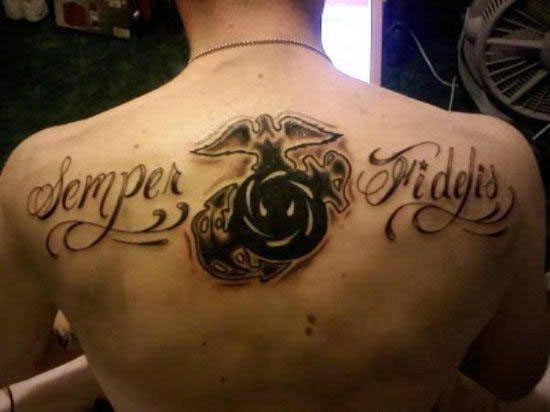 tatouage phrase dos homme