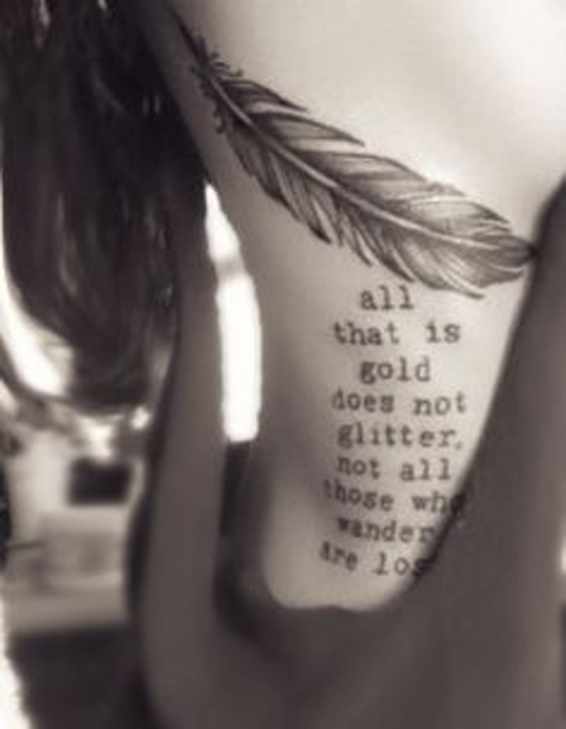 tatouage phrase femme cote