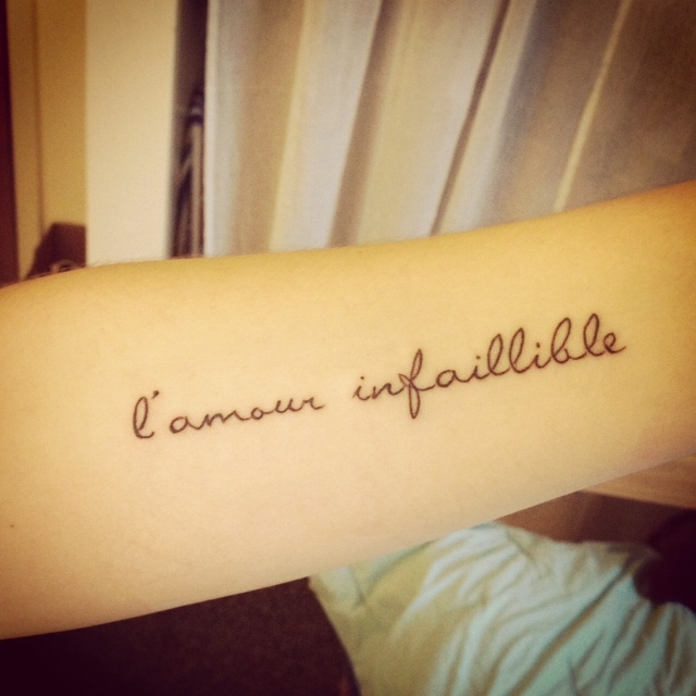 tatouage phrase francaise femme