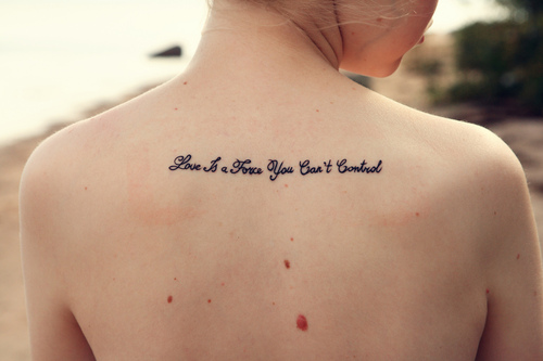 tatouage phrase italienne femme