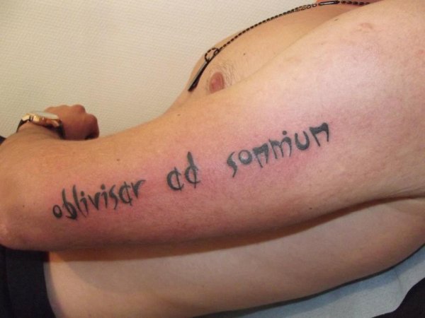 tatouage phrase latin