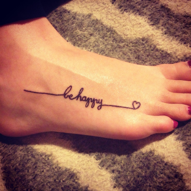 tatouage phrase pied femme