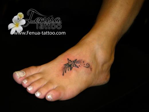 tatouage pied cheville etoile