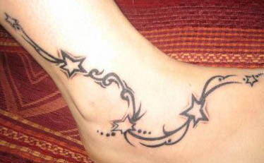 tatouage pied cheville etoile