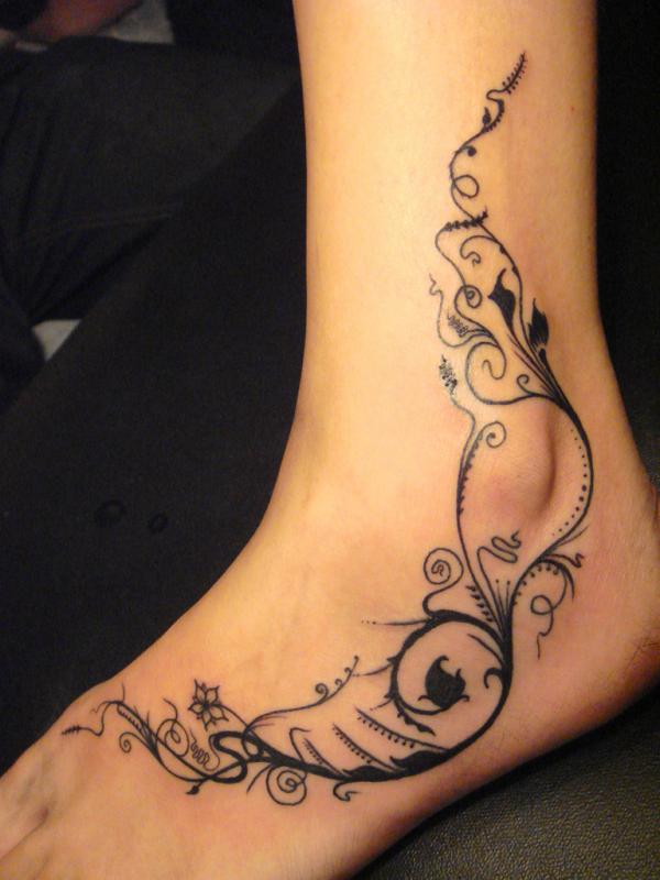tatouage pied cheville femme