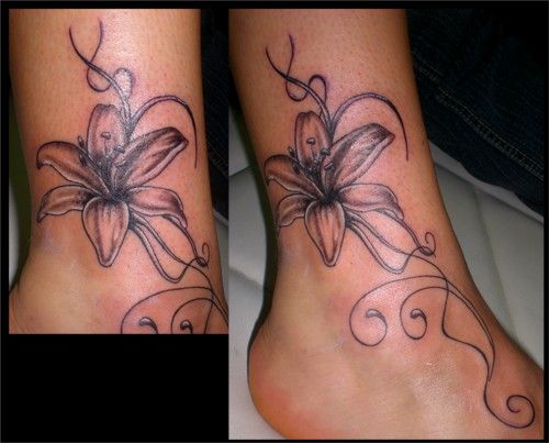 tatouage pied cheville fleur de lys