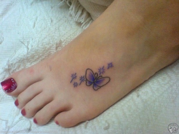tatouage pied femme discret