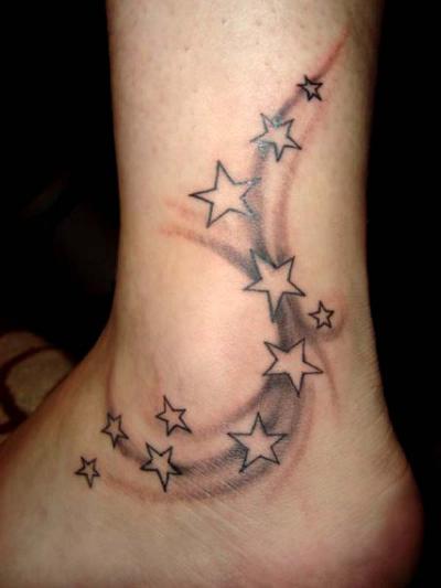 tatouage pied femme etoile