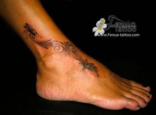 tatouage pied femme papillon