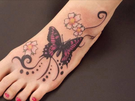 tatouage pied femme papillon