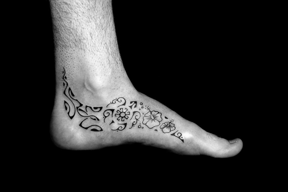 tatouage pieds homme