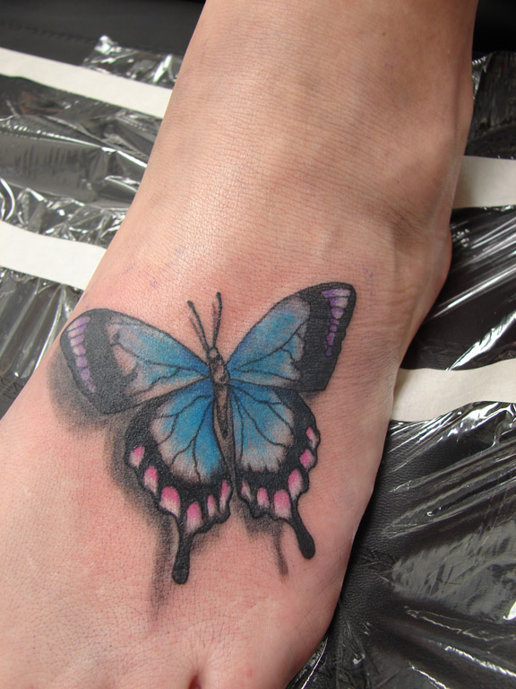 tatouage pieds noirs