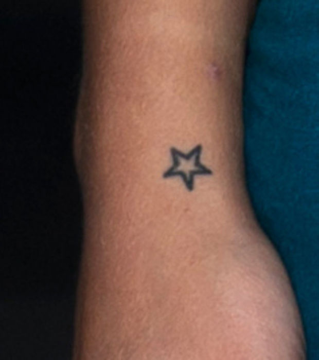 tatouage poignet étoile