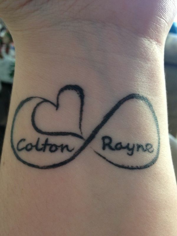 tatouage poignet femme infini