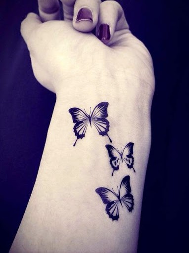 tatouage poignet femme papillon