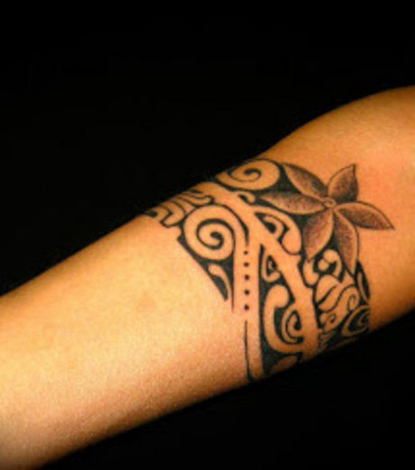 tatouage poignet homme tribal