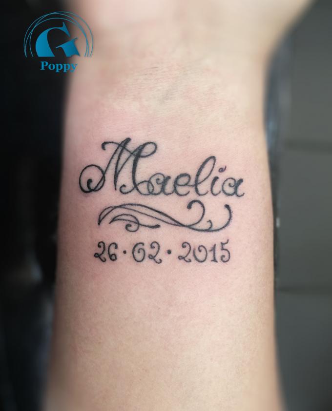 tatouage poignet prenom