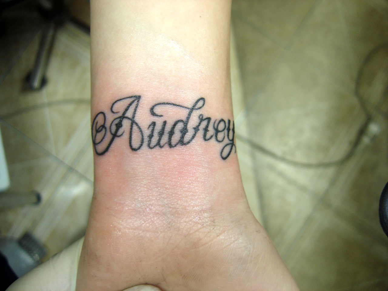 tatouage poignet prenom