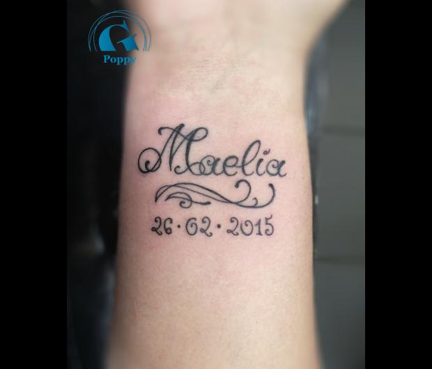 tatouage poignet prenom ecriture
