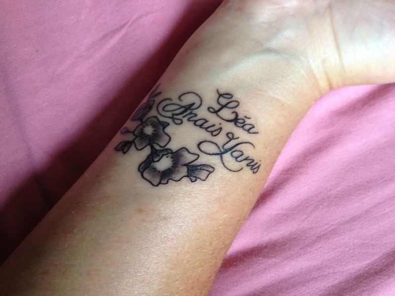 tatouage poignet prenom ecriture