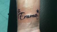 tatouage poignet prenom et etoile