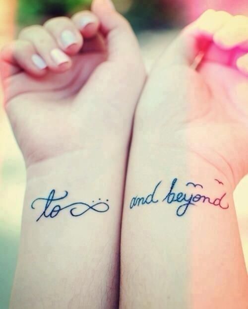 tatouage poignet prenom ines