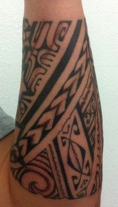 tatouage polynésien avant bras homme