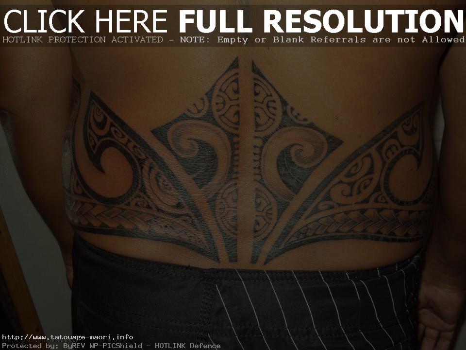 tatouage polynésien bas du dos femme