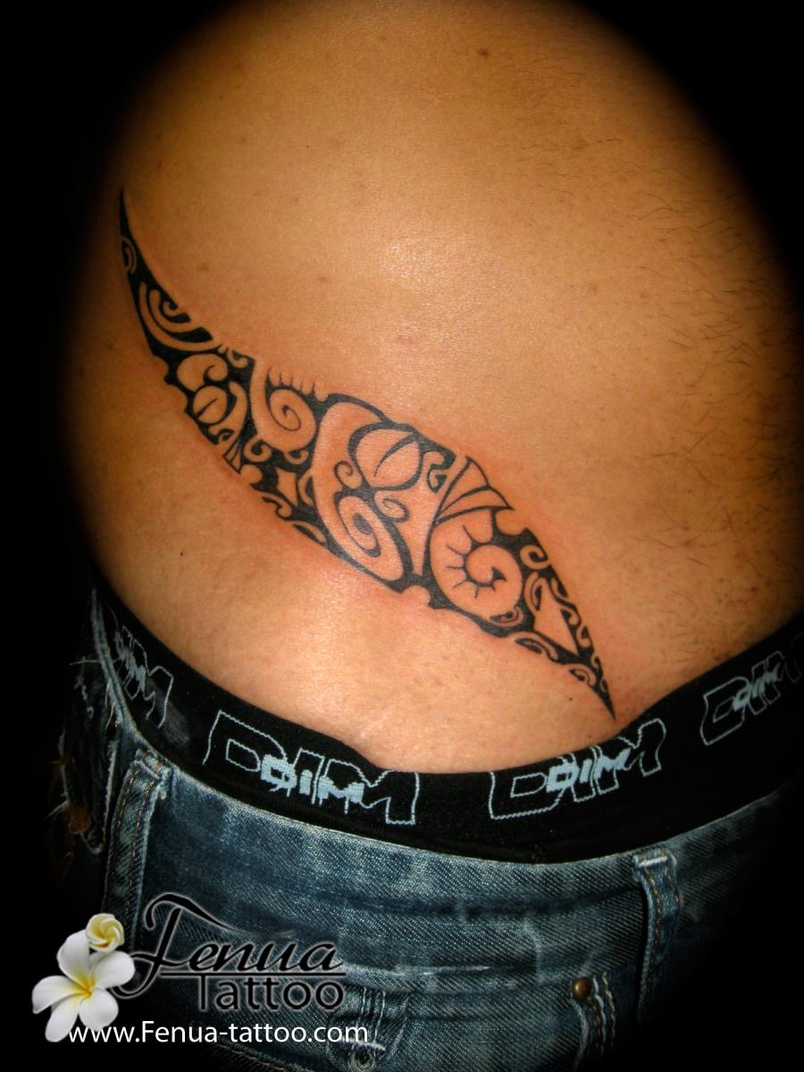 tatouage polynésien bordeaux