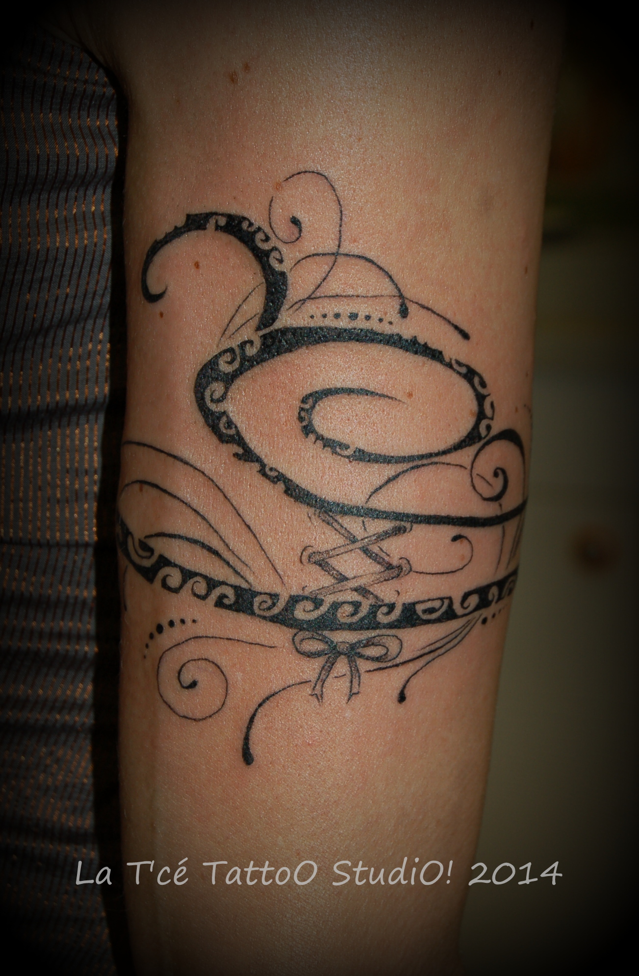 tatouage polynésien bracelet femme