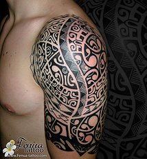 tatouage polynésien bras