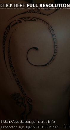 tatouage polynésien dos femme